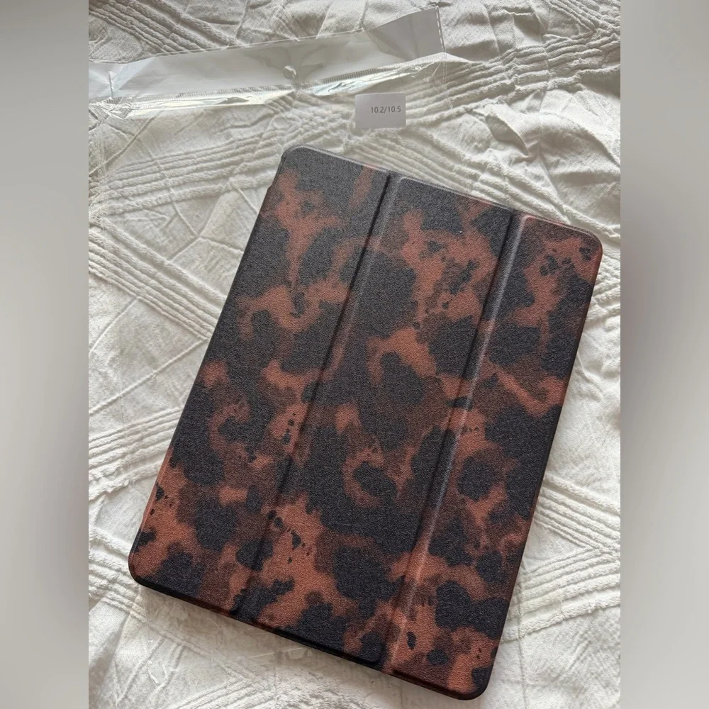 NWT Tortoise Shell iPad Case Protective Case with Pencil Holder
